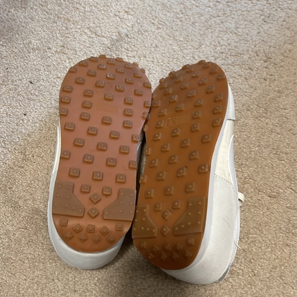 Nike Tennis shoes - Picture 3 of 5